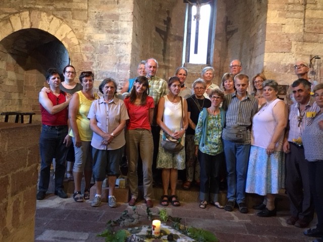 Die Gruppe nach dem Abschlusswortgottesdienst in San Giacomo (Petra T. im roten T-Shirt, Evi ...) 