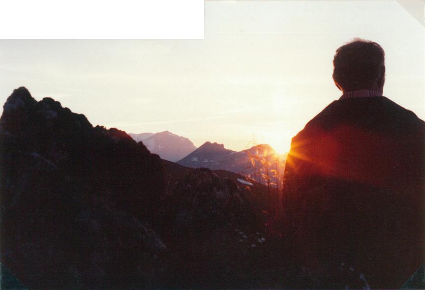 "Bergkameraden sind treu!" Ein letztes Foto von der Sonne, wie sie am Ende des Tages zu neige geht
