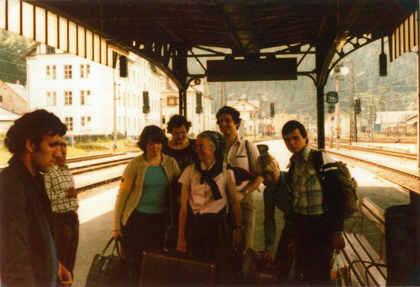 Bahnhof Selzthal umsteigen, dann gehts weiter bis zum Linzer-Haus und hinauf