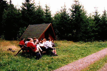 Rast bei einer Wetterhütte auf dem Weg zum Suhler Domberg