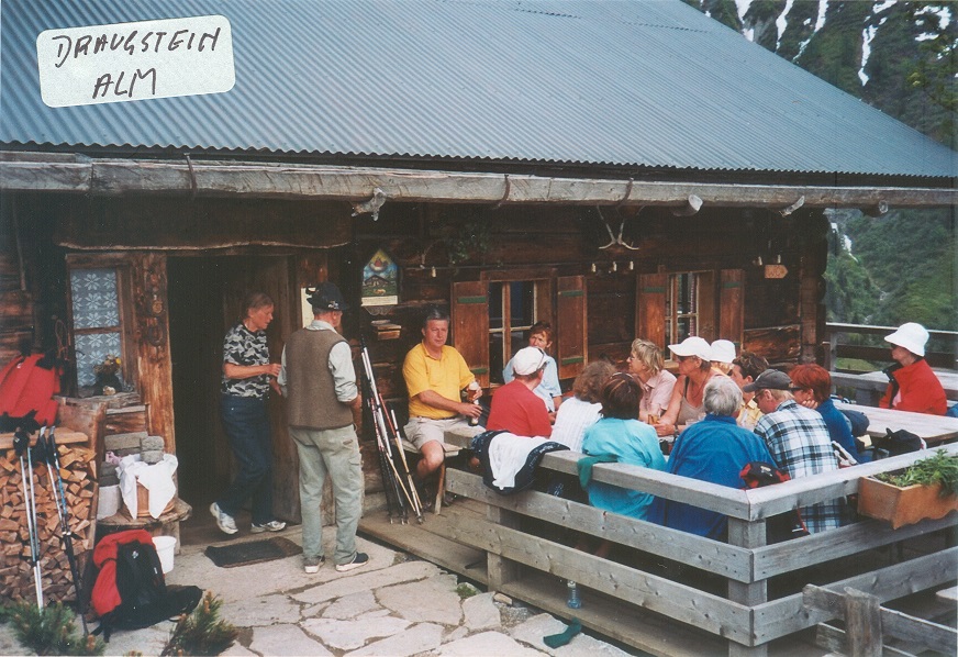 Gruppe auf der Draugstein Alm, Hüttschlag im Juni 2008