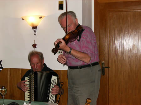 Foto: Stefan und Tommy musizieren