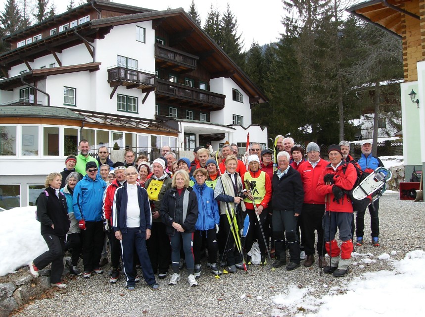 Farbfoto: Großes Gruppenbild