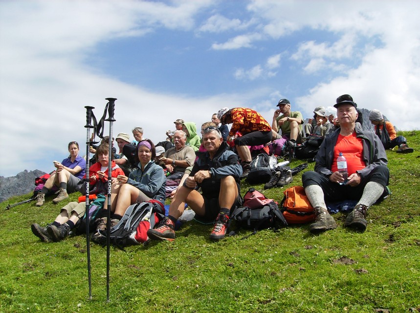 Gruppenbild auf einer Almwiese