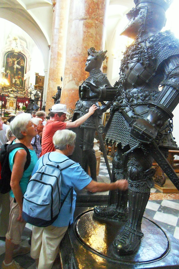 Hofkirche, Figur