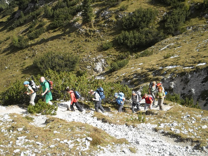 Hauptfeld der Gruppe beim Aufstieg