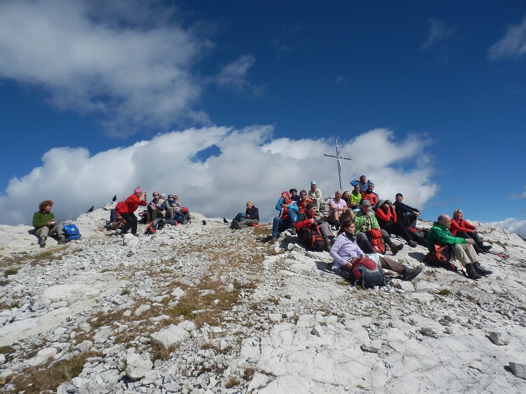 Sonnige Rast der Gruppe auf dem Gipfel der Großen Pyramide