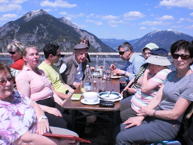 Gruppenbild: Einkehr am Karwendelhaus