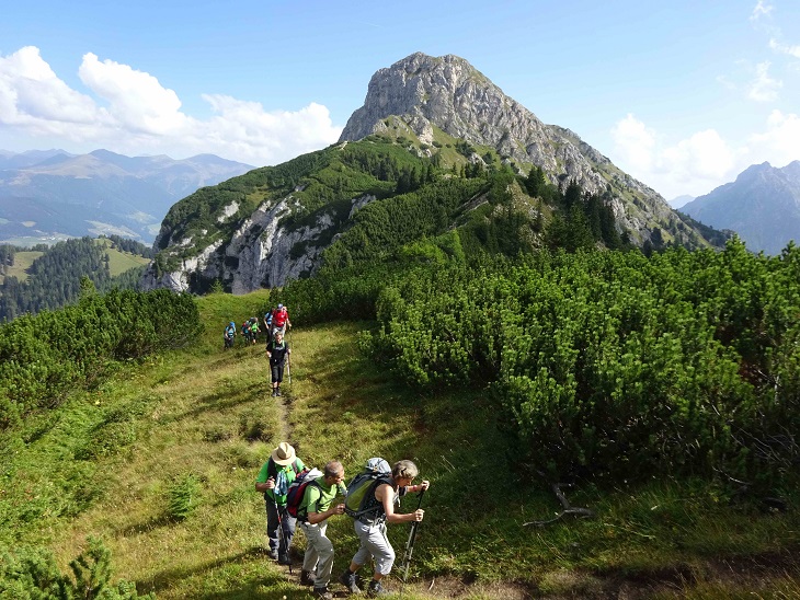 Ab jetzt ist es ein Hintereinanderweg hinauf zum Lungkofel