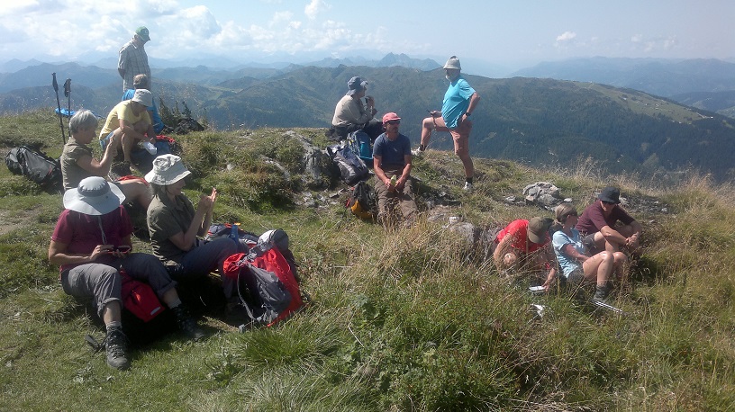 Ilse, Elke, Rikki, Vroni, Martin, Karl, Konrad, Erich, Fönix, Sabine, Daniela und Elisabeth auf dem Lackenkogel