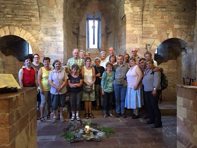 vv nochmals (ganz rechts Ehepaar Ulrike und Günter N., Waltraud P., Franz E. + Petra H. (blind/sehbehindert), hinter ersten beiden Traudl H., Ernst, Evi L., Maria St.-B. (Schwester von Anni St.), dahinter Kurt H., neben Kurt Anna-Maria K., Anni St., Birgit Ch., dahinter Margit, neben Birgit Martha F., dahinter Herman S., und neben ihr Doris G. (Partnerin von Lutz), neben Doris in gelb Ilse J., in rot Thomas P. und dahinter Marion H., neben Margit (nach dem Ausschlussverfahren) Maria D.