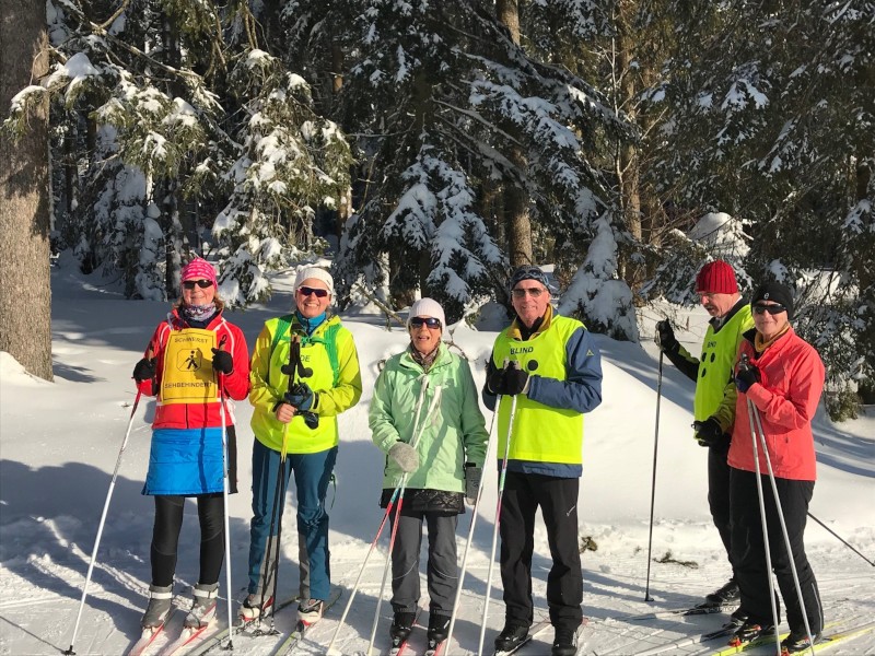 Gruppentreffen als Verschnaufpause neben der Loipe