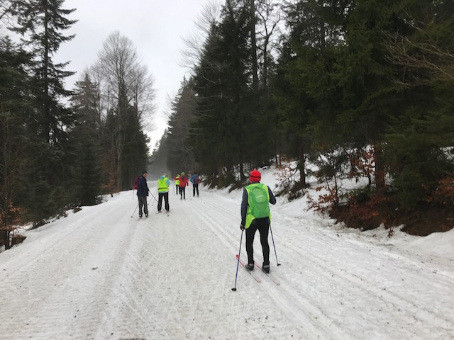 Teilnehmende auf der Loipe (2)