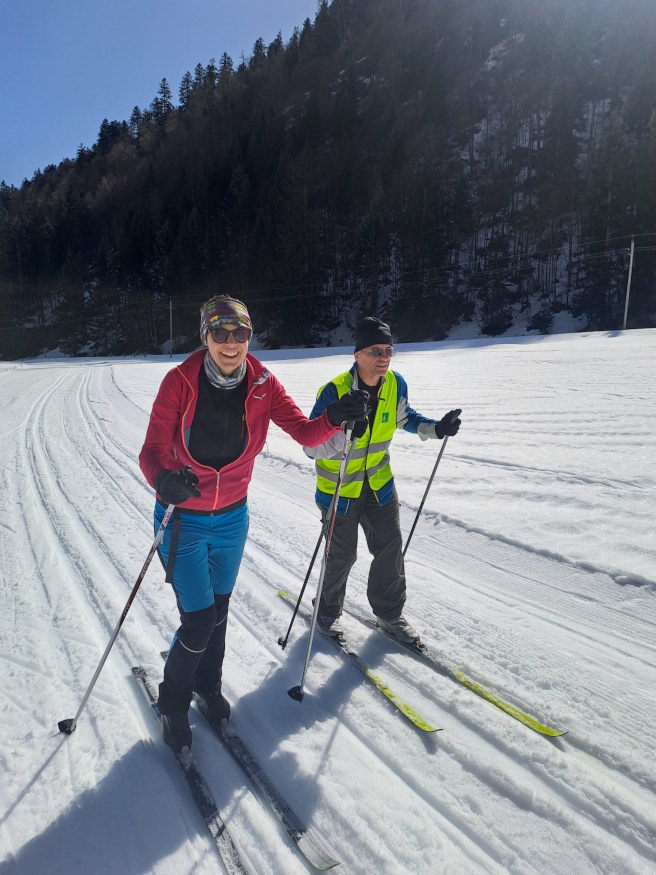 Gl&uuml;ckliche L&auml;ufer auf der Loipe